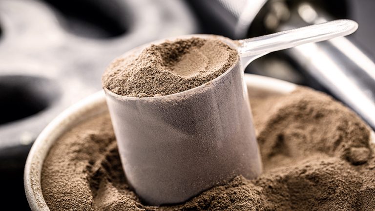 Protein-Pulver mit Portionslöffel